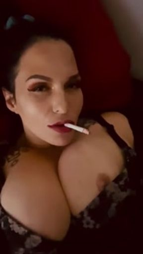 Allie Luvs to Smoke and play for you 💋