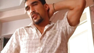 Gay spagnoli sexy che fanno pompini e seghe prima di scopare nel culo