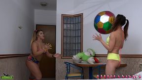 a brincadeira comecou como toda brincadeira com duas inocentes - amanda borges - rebecca santos