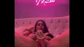 Vitoria Matosa si masturbando