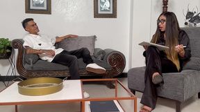 cachonda terapista con tetas enormes se folla la gran verga de su cliente, verito aguas es follada duro por verga de nerd!