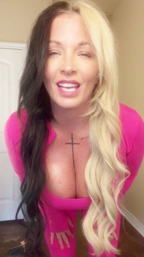 After-Gym Goddess: You Got My Attention - Sweaty post-gym MILF strips down, worships her own body, and fucks herself deep.