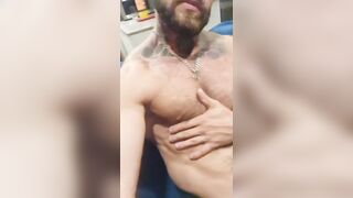 Beefy parent stroke his gigantic jizz-shotgun