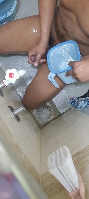 Sexy Boy Masturbation While Bathing