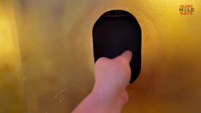 Monster Abspritzer am Gloryhole.