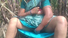 Tamil Aunty Masturbating in Sugarcane Plantation