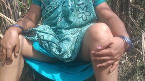 Tamil Aunty Masturbating in Sugarcane Plantation