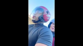 fiz um moto uber com a bruna surfistinha pra fazer uma trilha de moto no recreio nao resisti e gozei dentro ( completo )