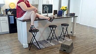 Curvy housewife gets serviced by muscular repairman in kitchen after service call