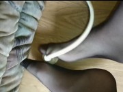 Footplay in Feinstrumpfhose ** NYLON Spaß **