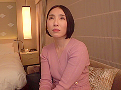 428suke-047　構わずバックからズンズン突き上げ、中出し