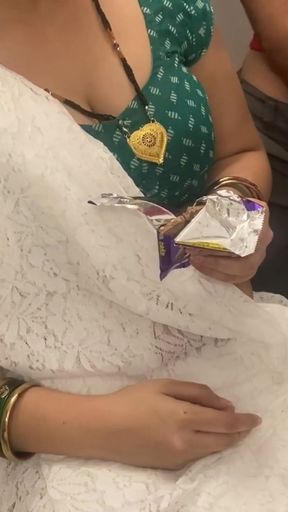 Bhabhi Jaan Ke saath Masti Mein Jo maja hain wo kahi nai hain...   Clip 1