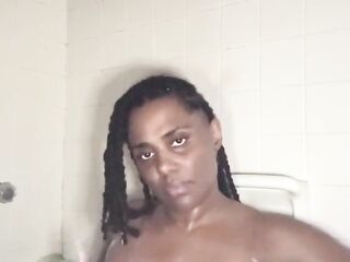 homemade amateur bathroom time #cumplay with this #blackpussy black bathes with toy
