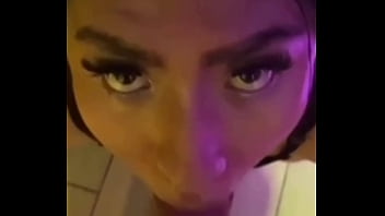 LE DOI SEXO ORAL A UN CLIENTE Y LE ENCANTA COMO LE SACO LA LECHE