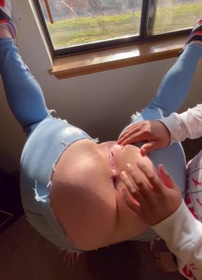 Pussy in handstand