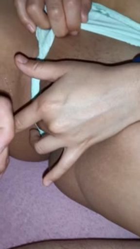 mi vecino me folla duro luego nos masturbamos los dos me deja todo mi coño cremoso