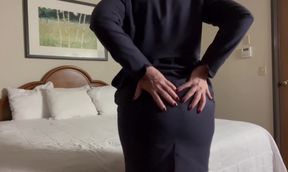 Fa Fiona Has Some Fun in Her Hotel Room with a Pillow