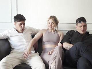 I went to visit my most good ally and his GIRLFRIEND gave me a oral in front of him (POV)