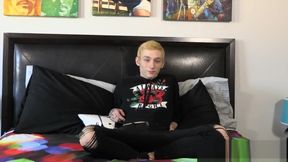 Adorable twink Justin Stone makes cock cum in solo interview