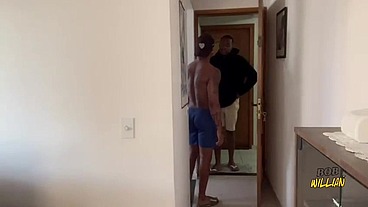 Fui na casa da minha namorada pegar a minha chave e acabei pegando meu cunhado.