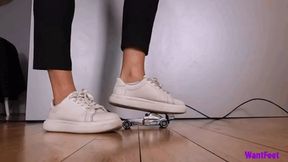 White Sneakers Crush HD