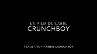 Tatuoitu ranskalainen amatööri Jess Royan ottaa intensiivistä satulaa anaali gangbangia