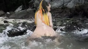 Tattooed and pierced MILF Monika Fox masturbates with big toys on the beach