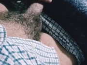 Jugando y pasando el rato, con la verga semidura...