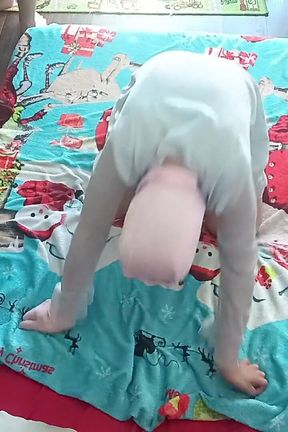 Crazy Sex with an Amateur Couple in the Bedroom. Hot Foreplay with a Couple, Oil Massage on the Body.