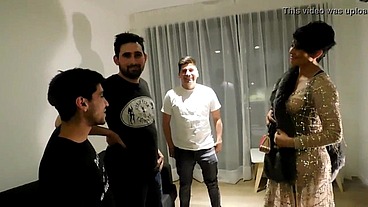 mi vecina es PERLA LOPEZ