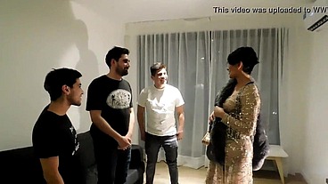 mi vecina es PERLA LOPEZ