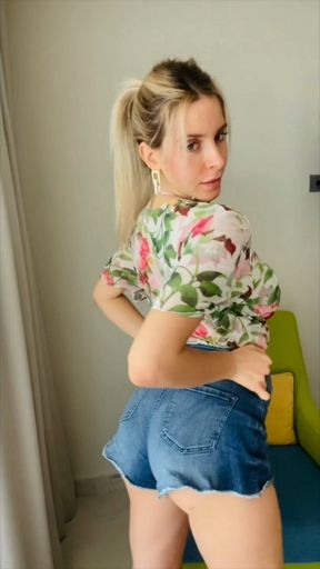 Showing you my feet 👣 while I play