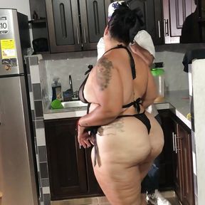 FRIENDS HAVING SEX IN THE KITCHEN OF A STEPMOM&#039;S HOUSE