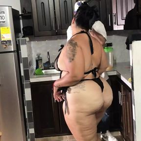 FRIENDS HAVING SEX IN THE KITCHEN OF A STEPMOM&#039;S HOUSE