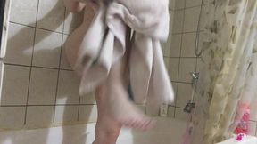 TOWEL DRYING MY SKIN