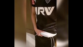 Jogador Gato atleticano punhetando
