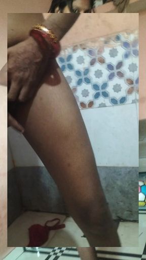 Desi bhabhi dancing before fuck her husband's dick