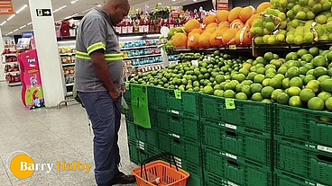 Caçei o boy no mercado e deu o cu no banheiro do mercado