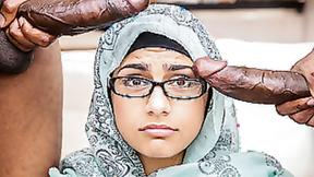 ”Mia Khalifa tries interracial threesome”