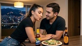 ep 1 valeria, hermosa repartidora latina, es invitada a entrar a el apartamento de unos de sus clientes, no se resiste y termina follando sin piedad