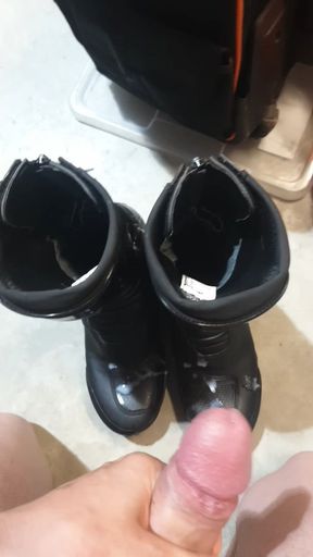 I cum on my biker boots