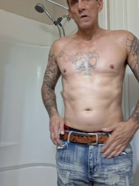 Giving fans and following a good flexing show