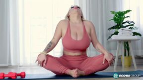 Francii Has a Toe-Curling Workout at SCORELAND