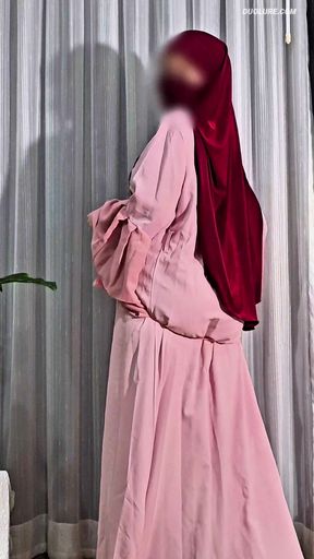 Hijab &amp; abaya styles in red! 💄