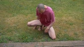 Frank-Willy'_s pissing over himself on the garden ...