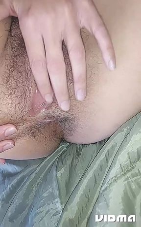 I masturbate while I tell my husband how I offer my pussy to others