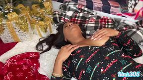 Amaya Blue plays with her pussy on day 1 of 14 days til xmas