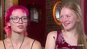 Skater Girl Und Metal Girl Haben Spai Mit Toys