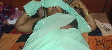 My neighbor's aunt was beautiful in a saree on the bed. I gently rubbed her breasts and shared them on the bed.