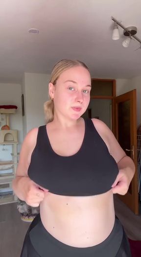 Amateur with big tits shows off her round ass